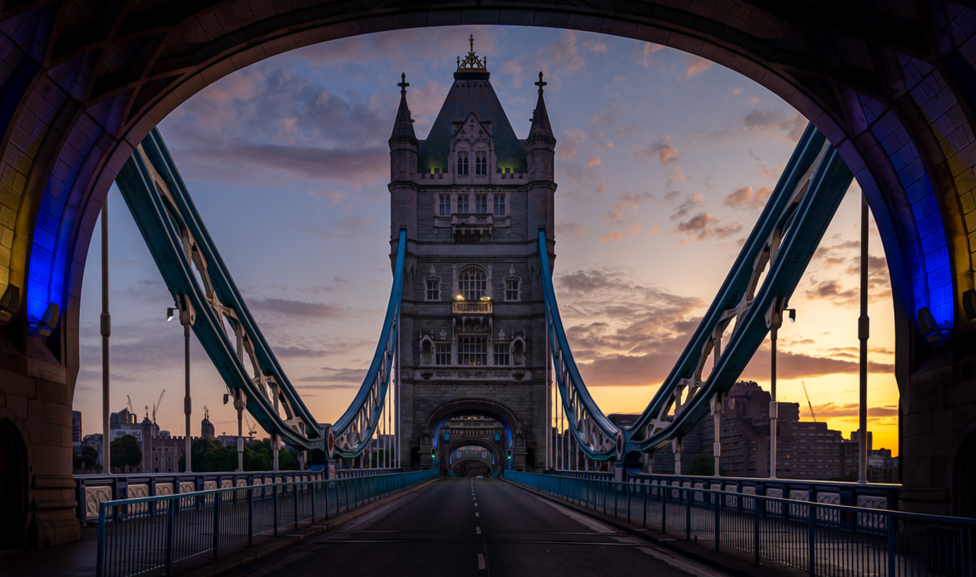 EXT. LONDON BRIDGE – NIGHT